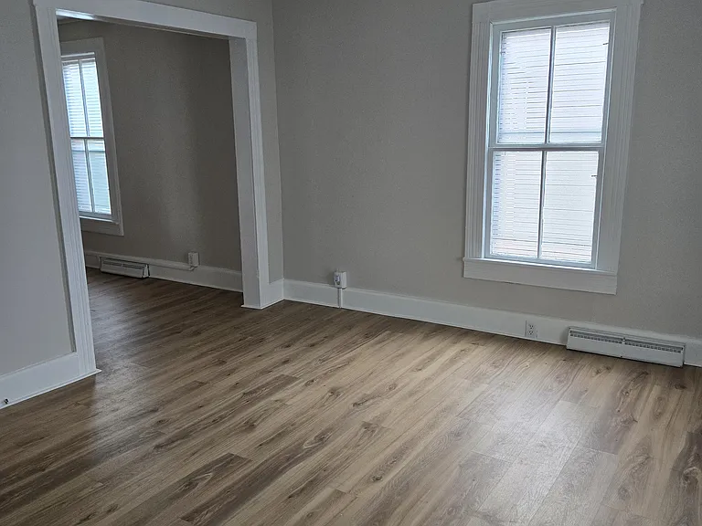 213 Glaser St — Photo 4