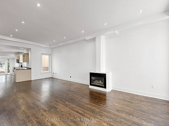 4th image of 68 Macpherson Ave