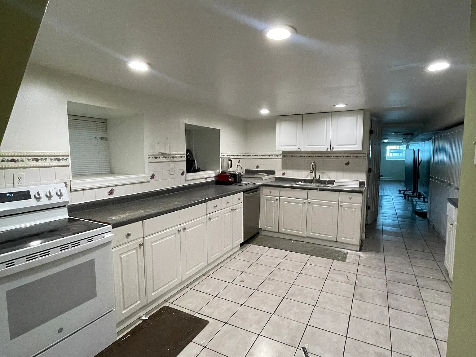 4 bed, $2,200 — Photo 2