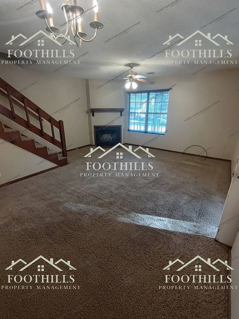 2 bed, 1.5 bath, 1100 sqft, $995 — Photo 2