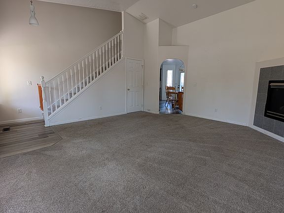 4th image of 420 NW Heron Ave