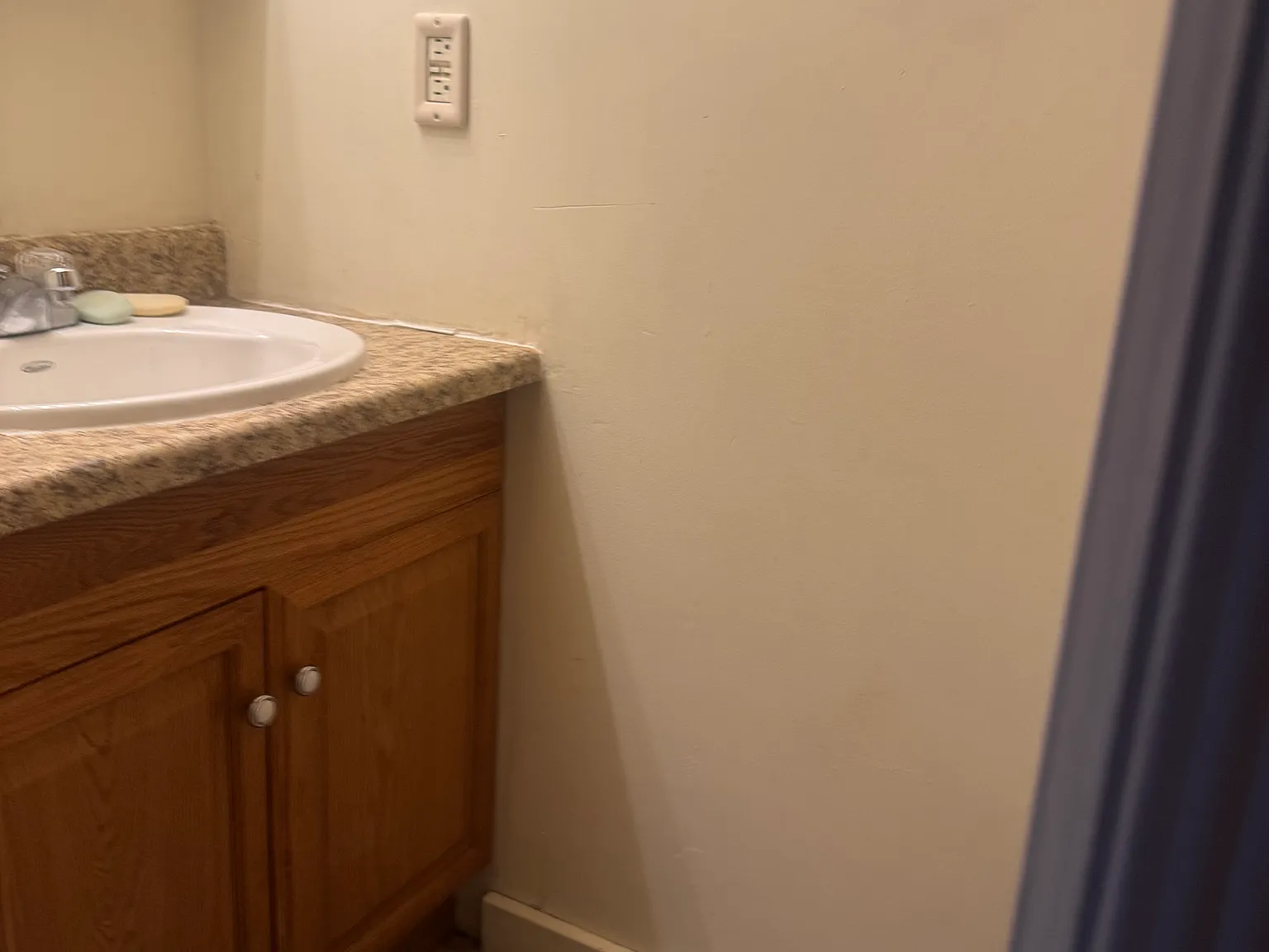 3 bed, 1.5 bath, 1208 sqft, $950 — Photo 3