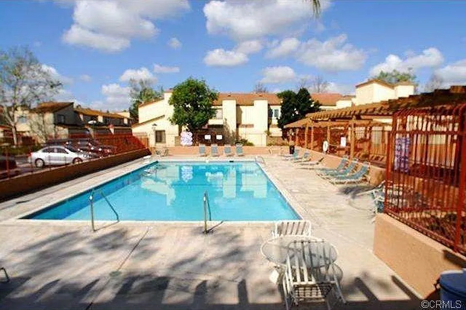 3 bed, 2.5 bath, 1280 sqft, $3,850 — Photo 3