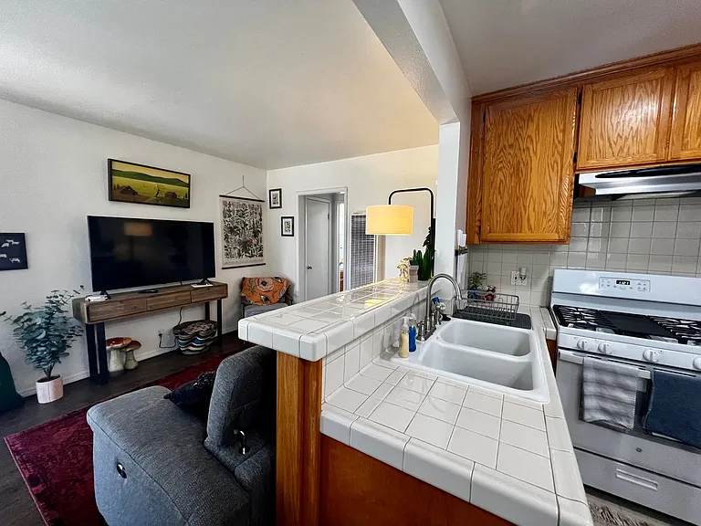 Lincoln Avenue Apartments — Photo 7