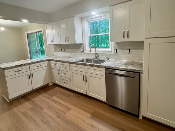 11251 Spruce Dr APT N, Chesterland, OH 44026