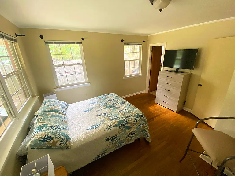 2908 E Jackson St — Photo 14