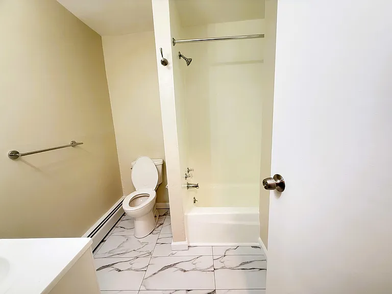Burnet Park Apartments — Photo 7