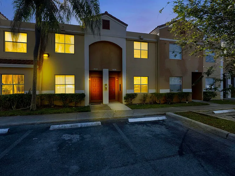 4080 NW 90th Ave — Photo 1