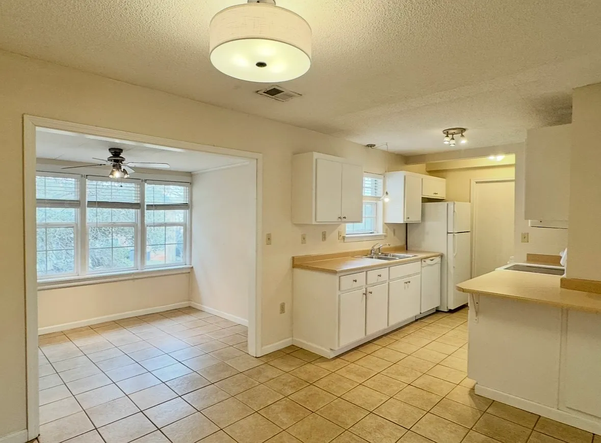 1 bed, 870 sqft, $1,250 — Photo 4