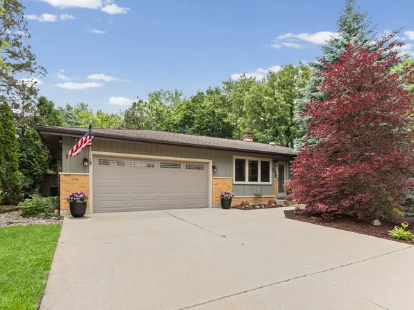 380 Pleasant St, Hoffman Estates, IL 60169