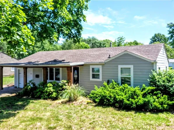 7041 Garnett St, Shawnee, KS 66203