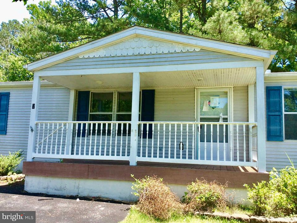 1st image of 7 Marina Park Dr