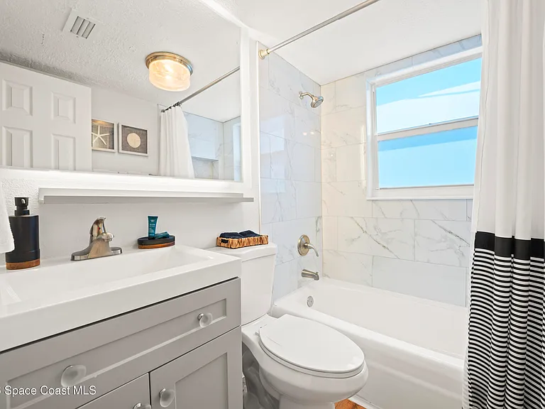299 E Central Blvd #7 — Photo 7