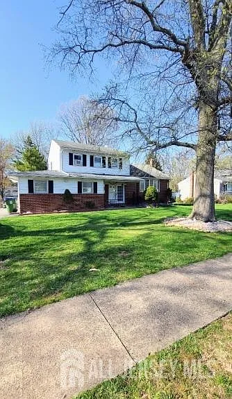 29 Ventnor Dr — Photo 2