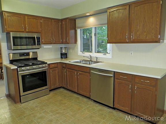 4th image of 5355 Cloister Dr