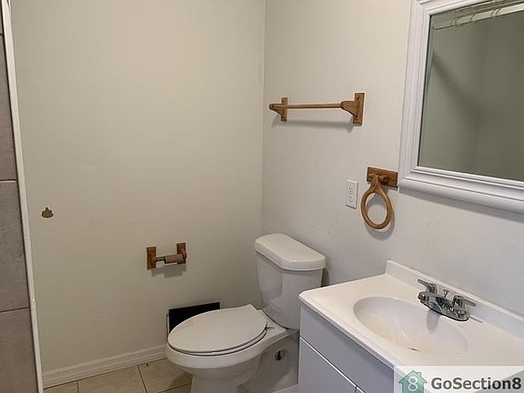 5th image of 818 21st St Unit A