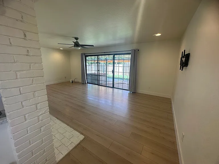 9101 Rosewood Dr — Photo 14