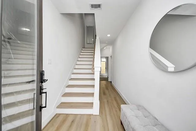 3 bed, 3.5 bath, 2112 sqft, $2,800 — Photo 2