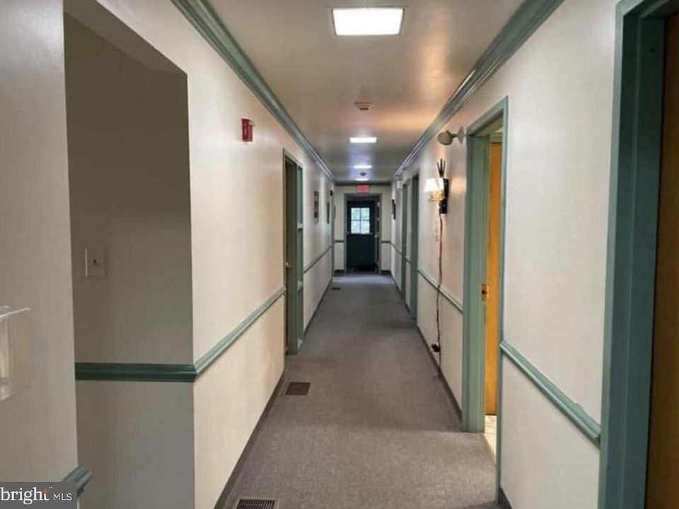 2nd image of 851 W Chestnut St