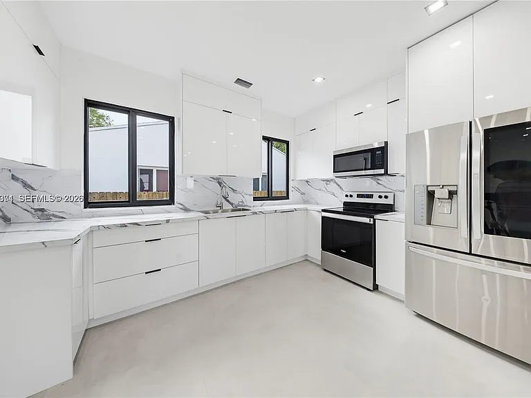 1021 NW 48th St — Photo 13