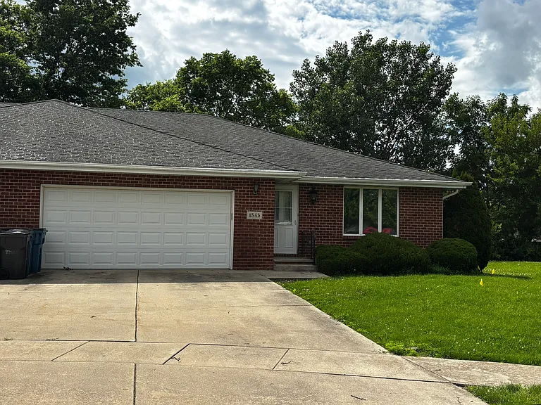 1545 Helen Ct — Photo 2