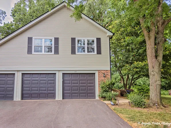 21 Pine Cir, Cary, IL 60013