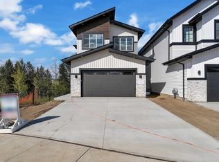 3136 7th Ave SW, Edmonton, AB T6X2G4