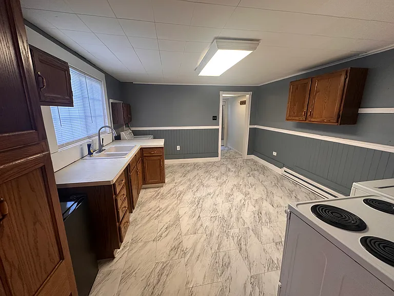 614 E Elm St — Photo 4