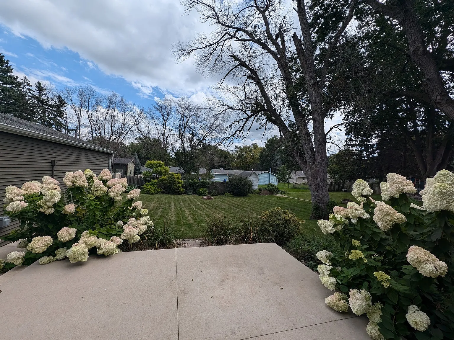 4 bed, 2232 sqft, $2,500 — Photo 2