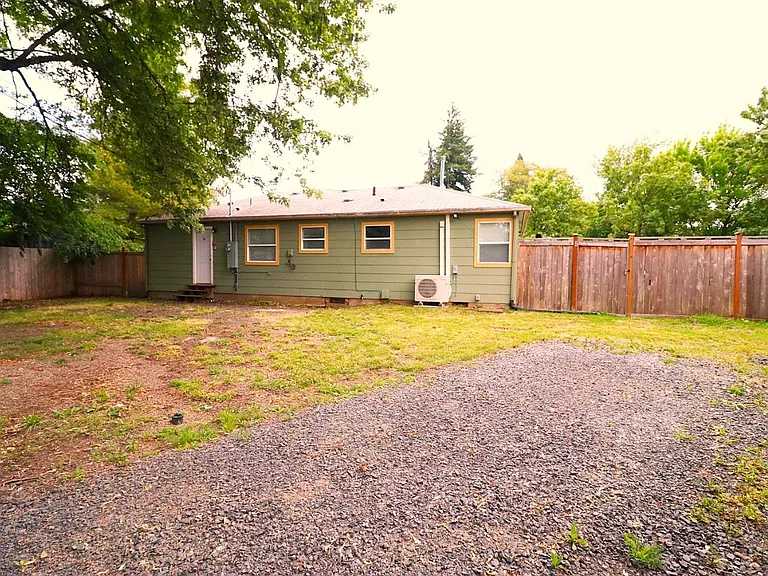 1690 Wilson St — Photo 21