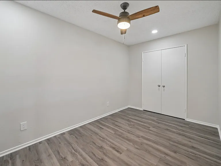 14420 Vista Real Apts — Photo 16
