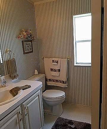 5th image of 81 Beaver Lake Cir