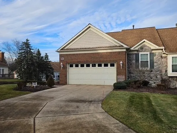 321 Stone Bridge Dr, Northfield, OH 44067