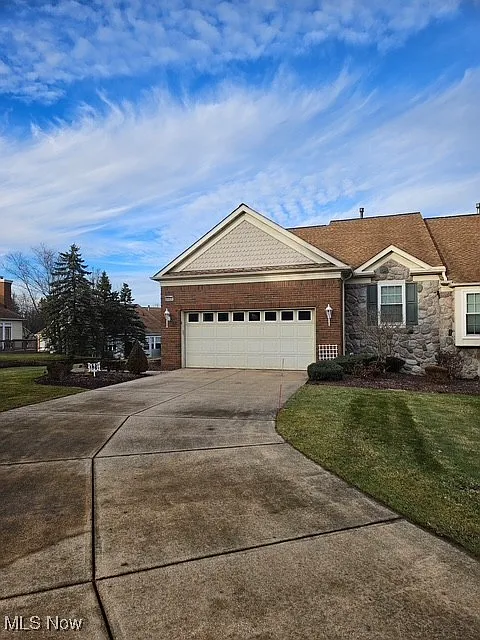 321 Stone Bridge Dr photo 1