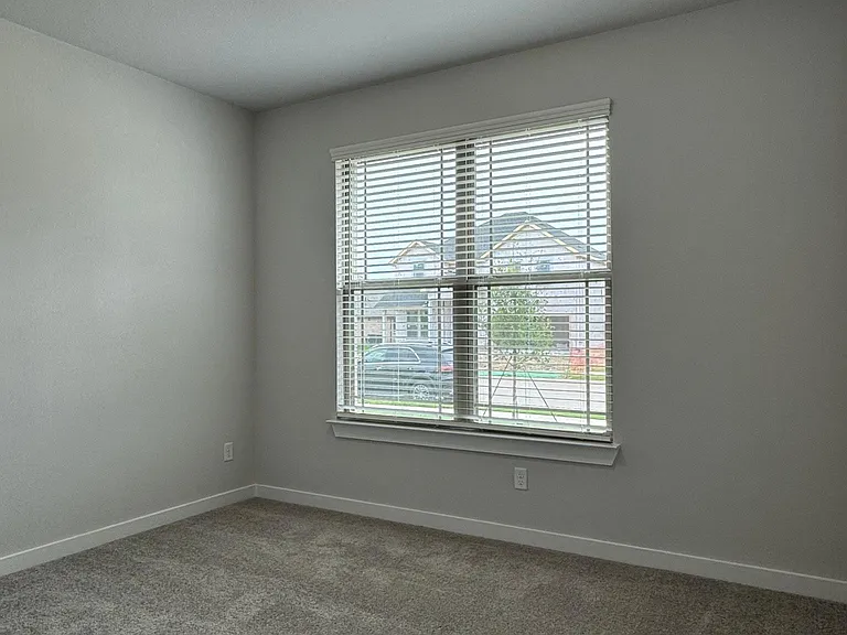 831 Rosebud Trl — Photo 16