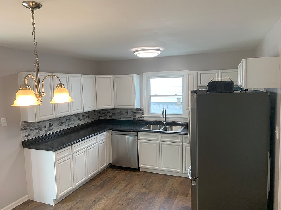 2nd image of 4405 Jepson St