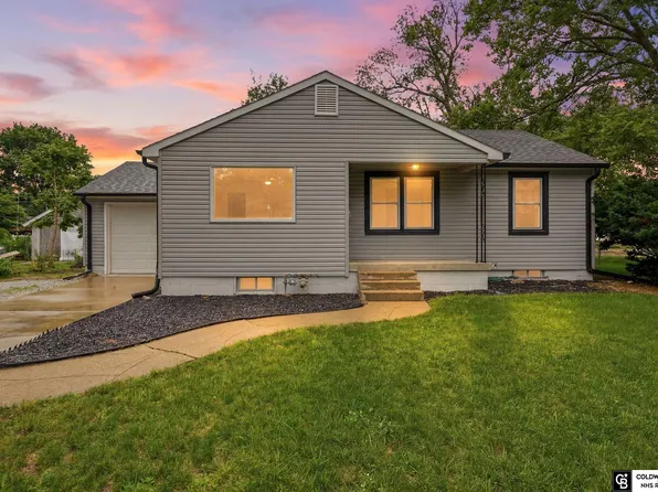 1016 Elmer Ave, York, NE 68467