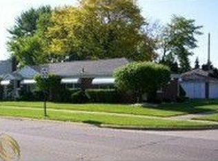 18450 Stephens Dr, Eastpointe, MI 48021