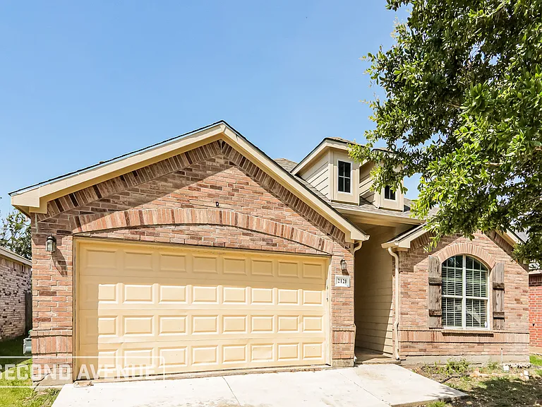 2121 Juniper Dr — Photo 1
