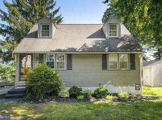 13 Woodview Rd, Malvern, PA 19355
