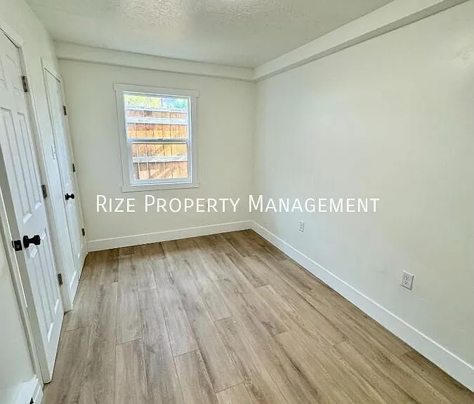 412 20th St #4 — Photo 5