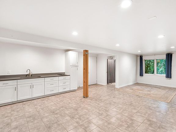 4th image of 221 Hilltop Dr #A