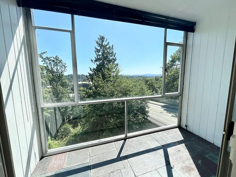 Bayview Apartments — Photo 101