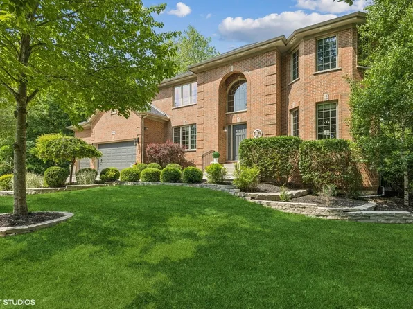 8736 Shade Tree Cir, Crystal Lake, IL 60014