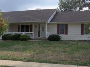 409 Sunset Dr, Brownstown, IL 62471