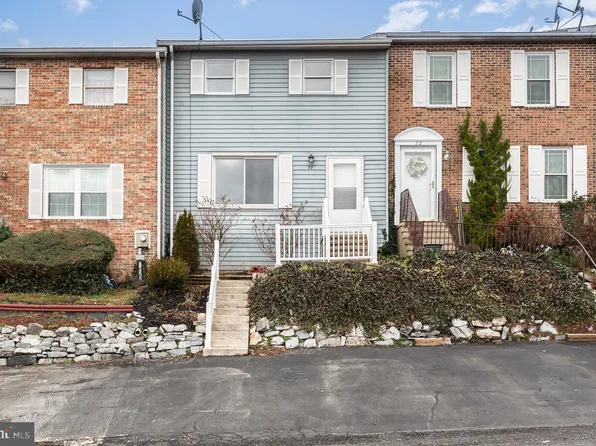 77 Privet Dr, Etters, PA 17319