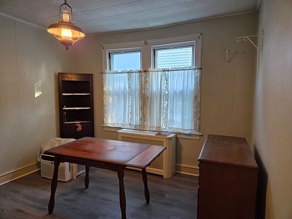3rd image of 7446 Rockwell Ave