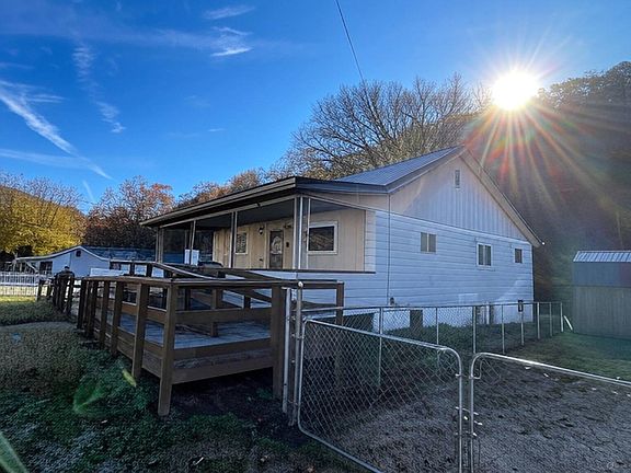 3rd image of 394 Campbells Creek Dr