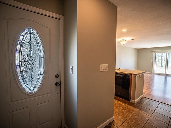 3rd image of Lakeshore Ln