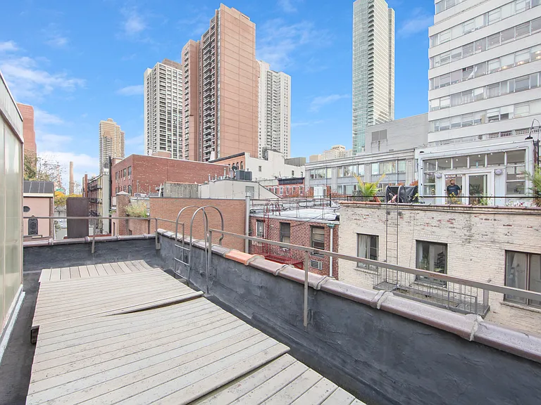215 E 59th St #CHR — Photo 30